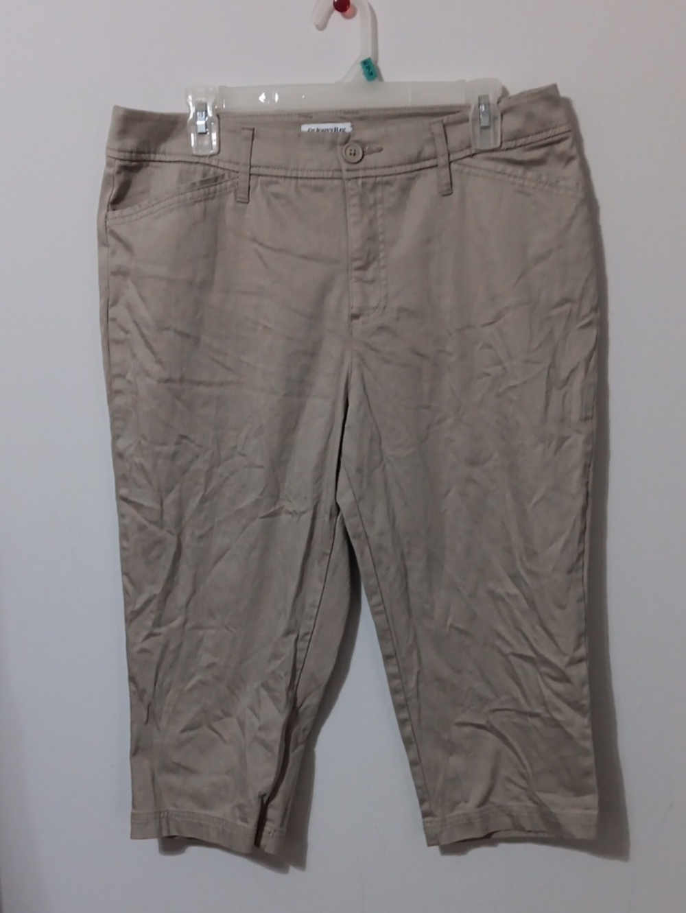 Beige Womens Capris 17" Waist 18" Inseam